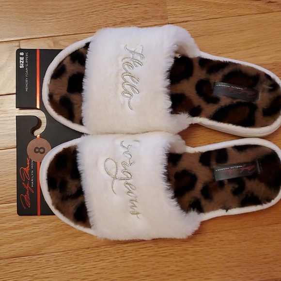 Marilyn Monroe Slippers - Picture 2 of 4